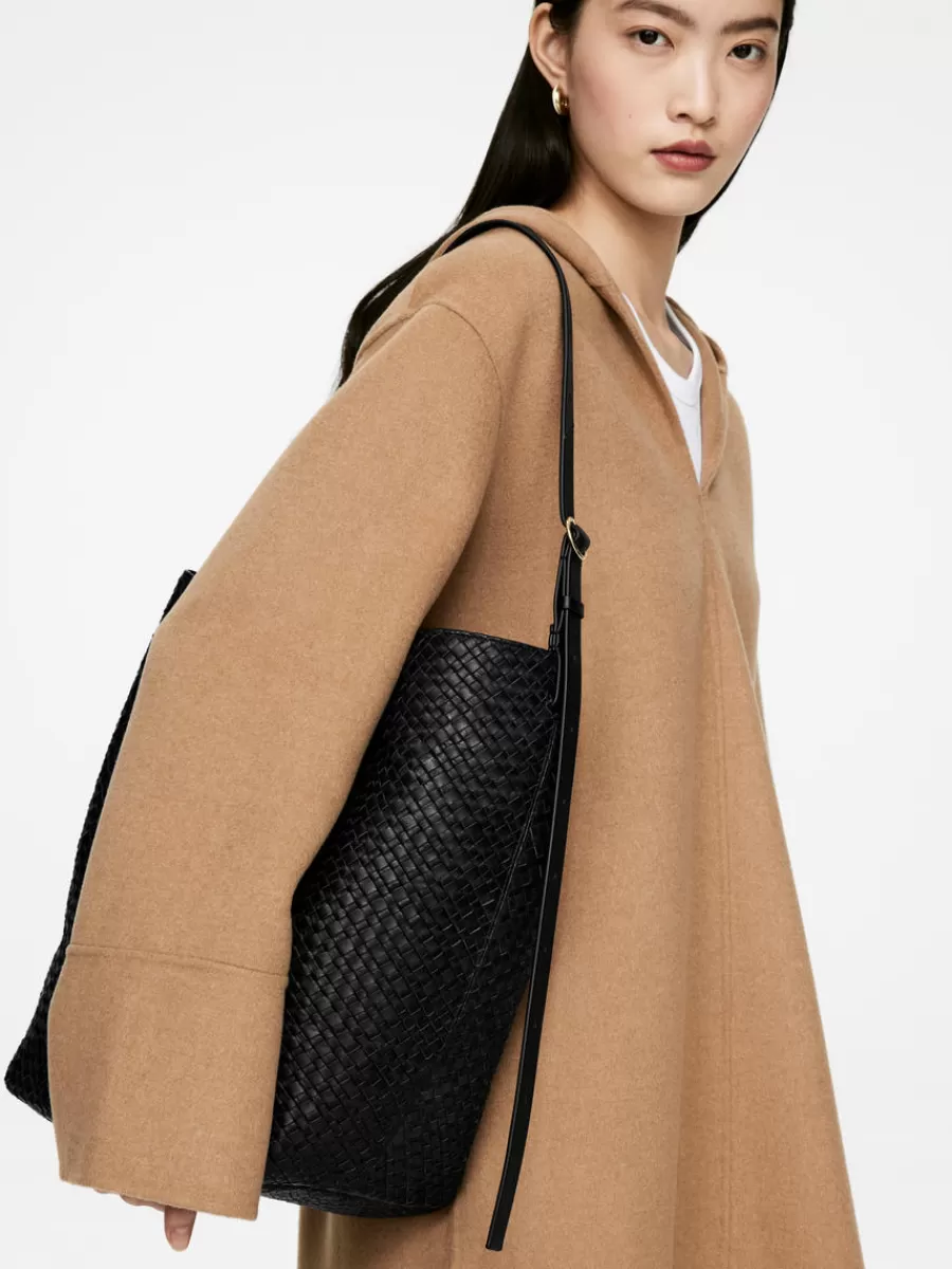 Tous Les Sacs-ARKET Cabas en cuir tressé Noir