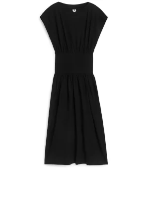 Robes-ARKET Robe midi avec empiècement à la taille Noir